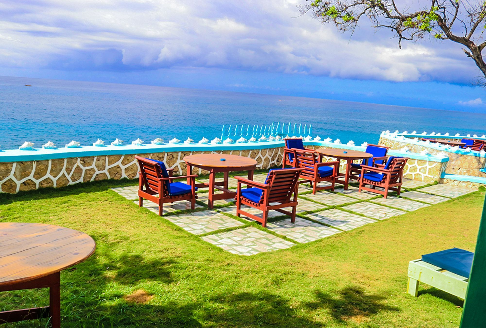 Blue Cave Castles Hotel Negril Exterior photo